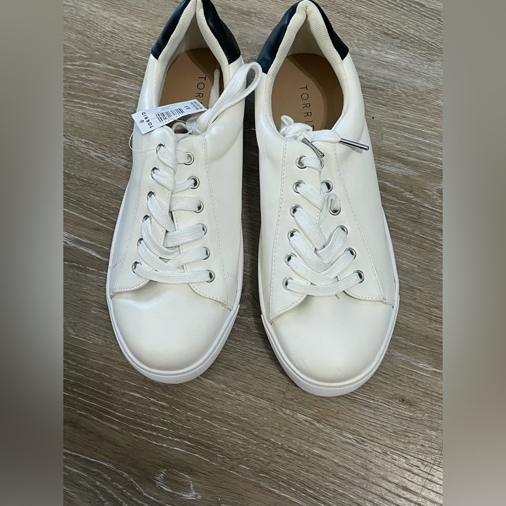 Torrid casual white shoes. Size 8.5 fits a size while size big.